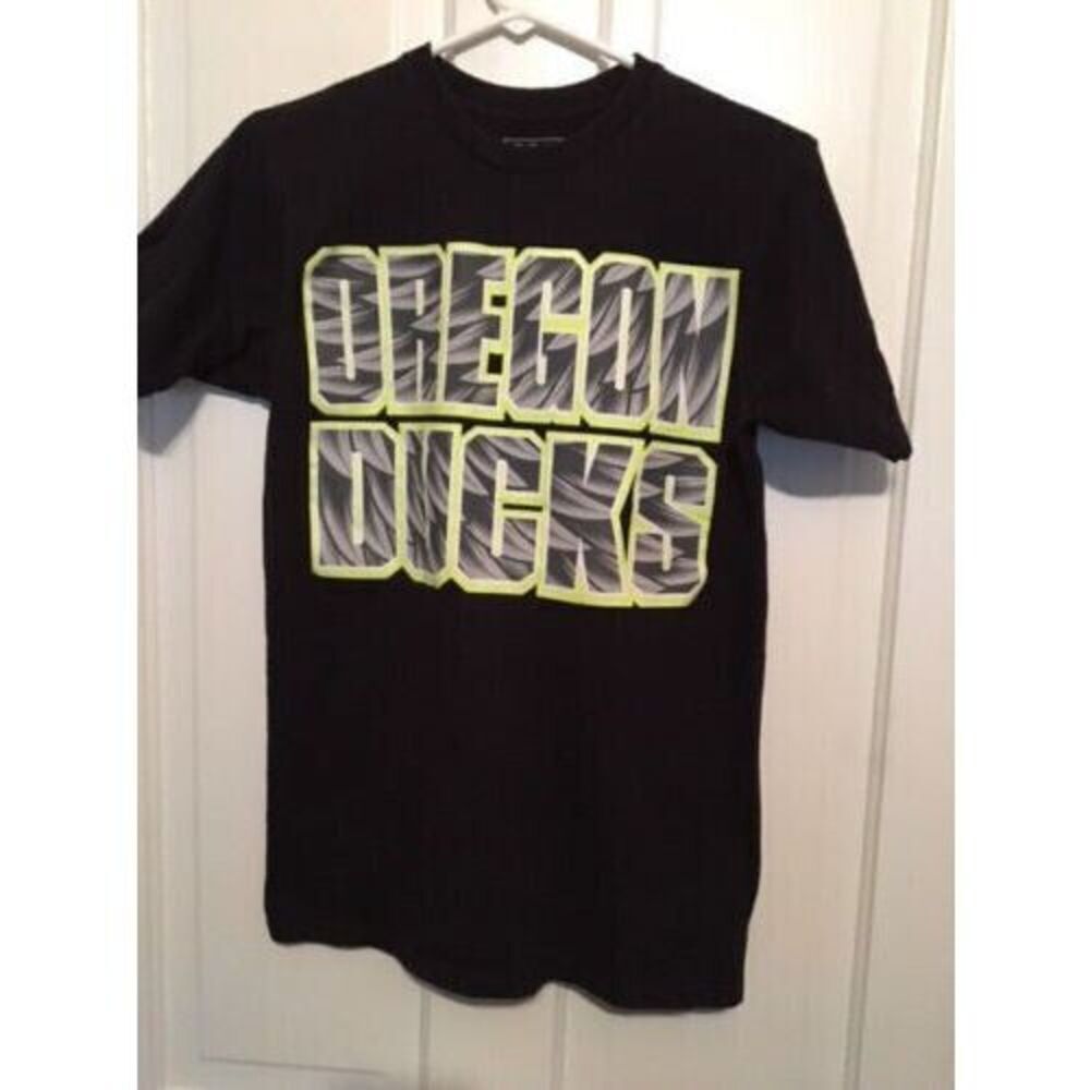 OREGON DUCKS SIZE SMALL T-SHIRT